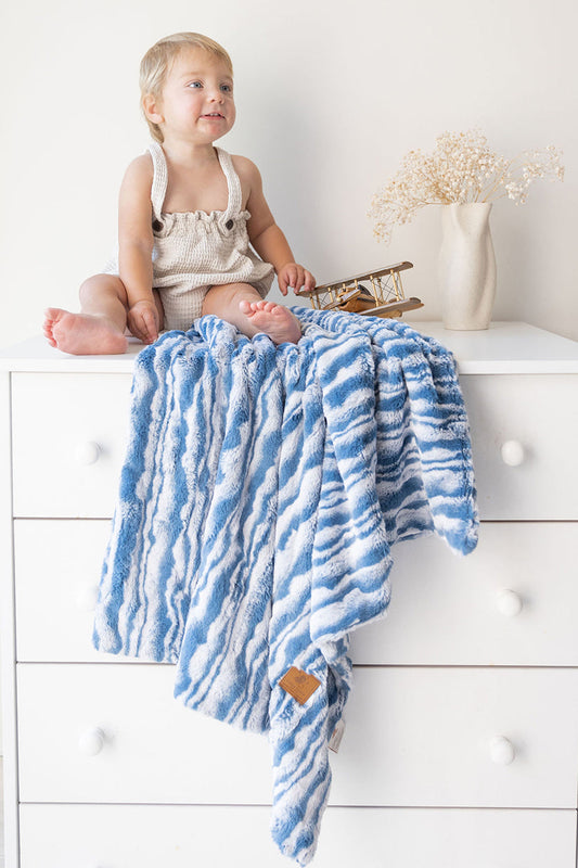 Luxury Blue Wavy Fur Blanket
